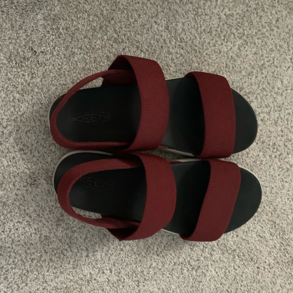 Keen Elle Maroon Backstrap Sandals size 6
